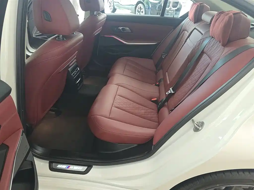 BMW 3 Series 2025 330Li M Sport Night Edition фото 24