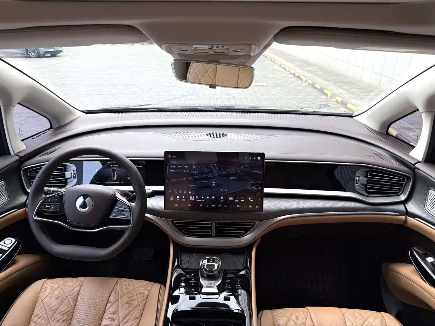 Denza D9 2024 EV 600 AWD Premium фото 6