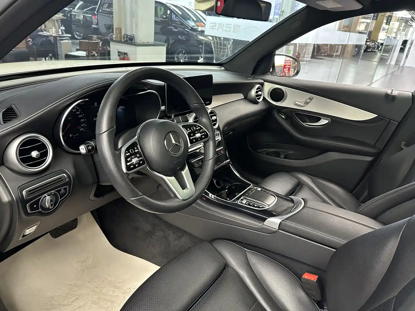 Mercedes-Benz GLC 2020 Facelift GLC 260 L 4MATIC Dynamic фото 4