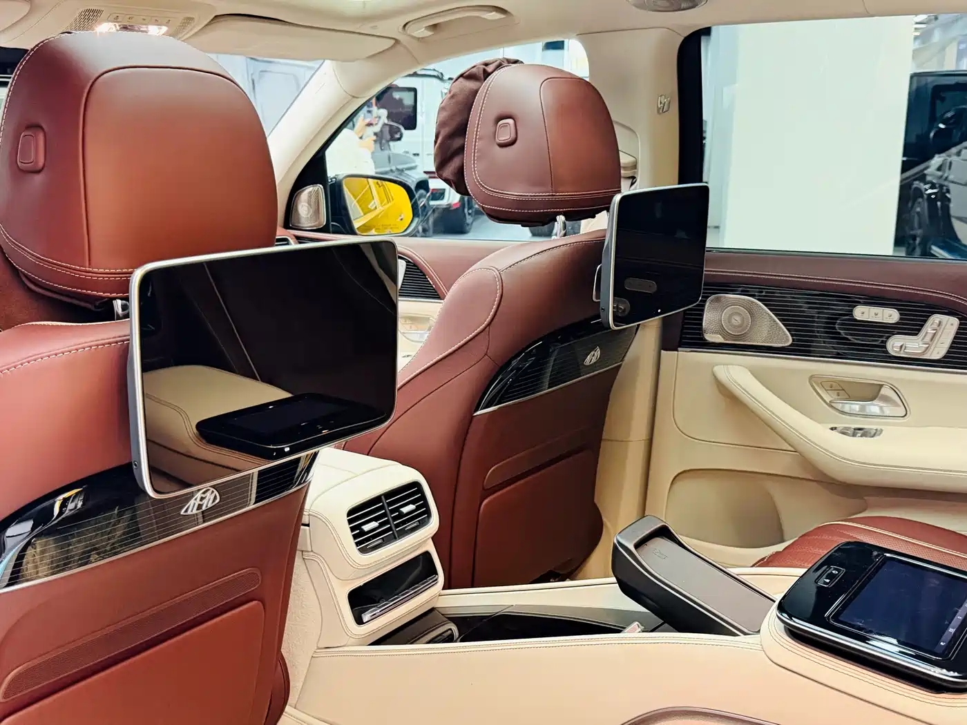 Mercedes-Benz Maybach GLS 2025 GLS 600 4MATIC Polar Night Edition фото 12