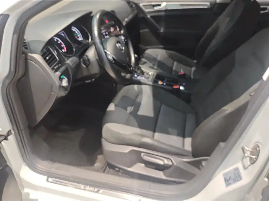 Volkswagen Golf 2020 Beloved Edition 280TSI DSG Comfort фото 9