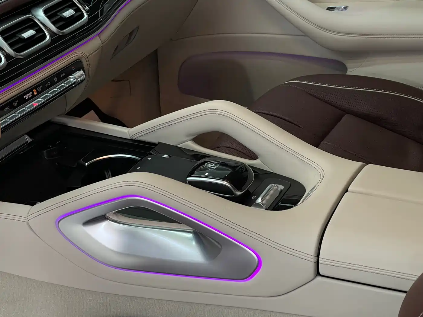 Mercedes-Benz GLS 2023 GLS 450 4MATIC Luxury Edition фото 29