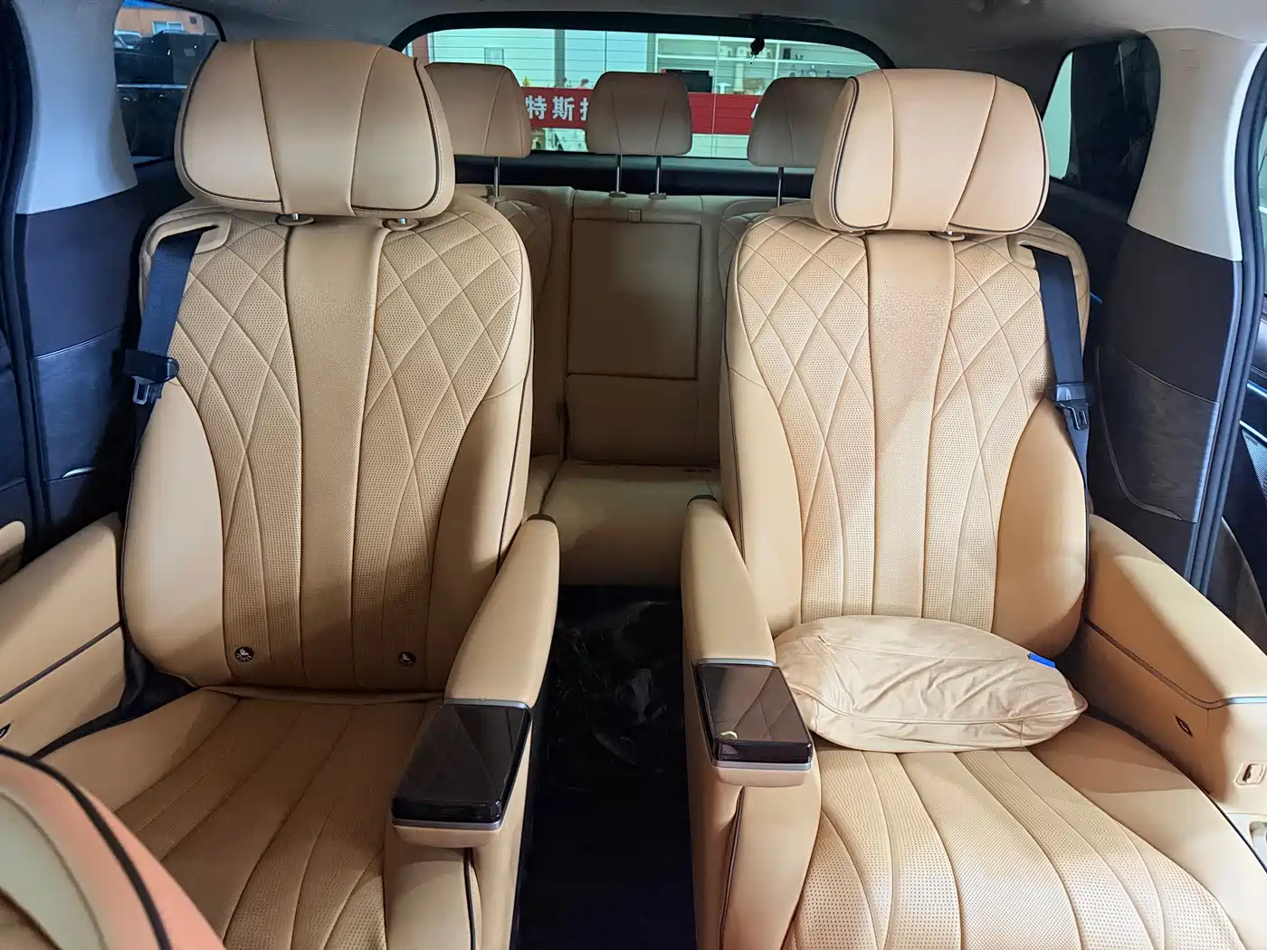 Denza D9 2024 DM-i 980 AWD Premium фото 13