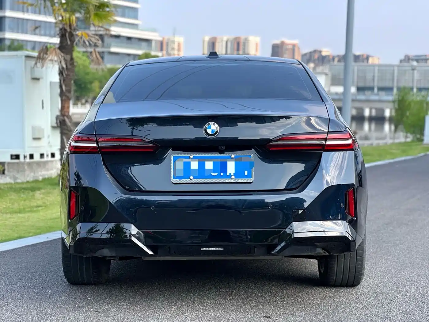 BMW 5 Series 2024 525Li M Sport Package фото 10
