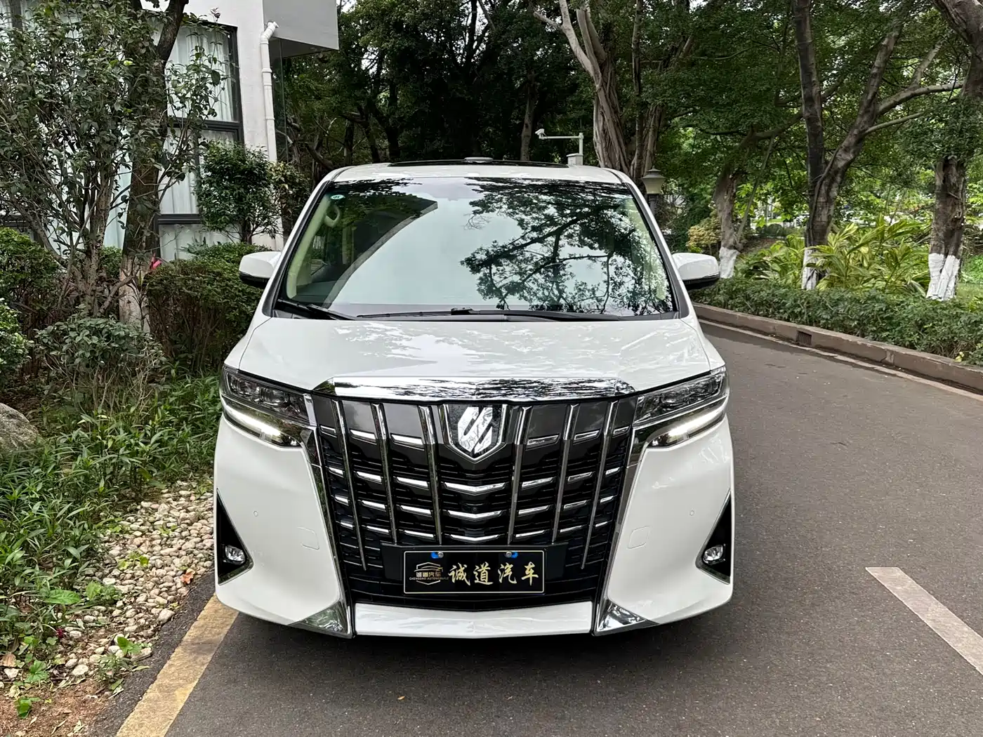 Toyota Alphard 2018 Facelift 3.5L Premium Edition фото 2