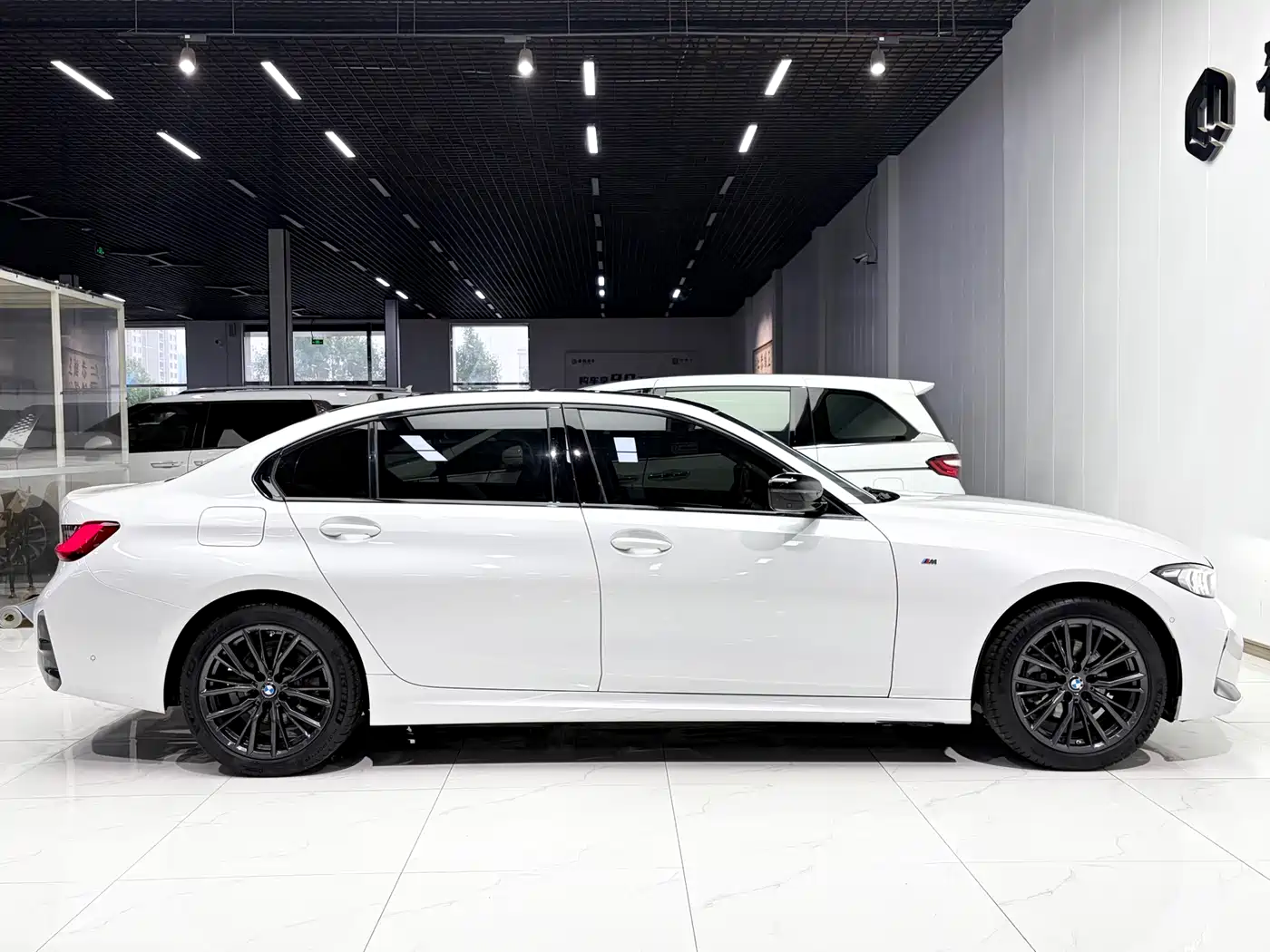 BMW 3 Series 2023 325Li M Sport Black Night Package фото 4