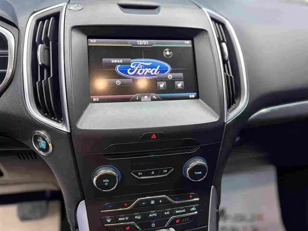 Фото 15 - Ford Edge