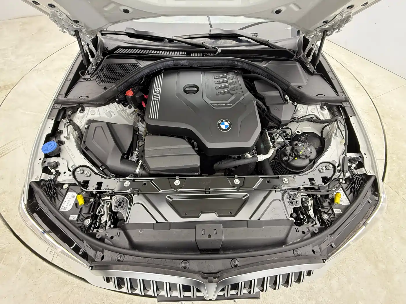 BMW 3 Series 2024 320i M Sport Package фото 23