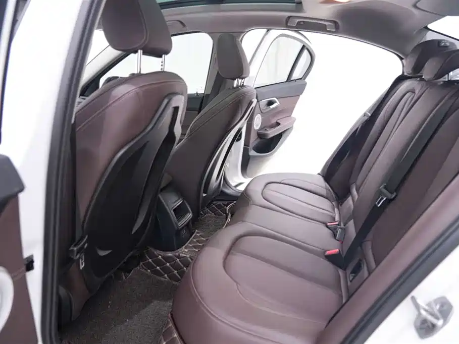 BMW 1 Series 2022 120i M Sport Shadow Edition фото 19