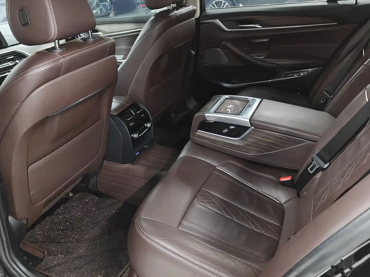 BMW 5 Series 2019 530Li Premium Luxury Package фото 9