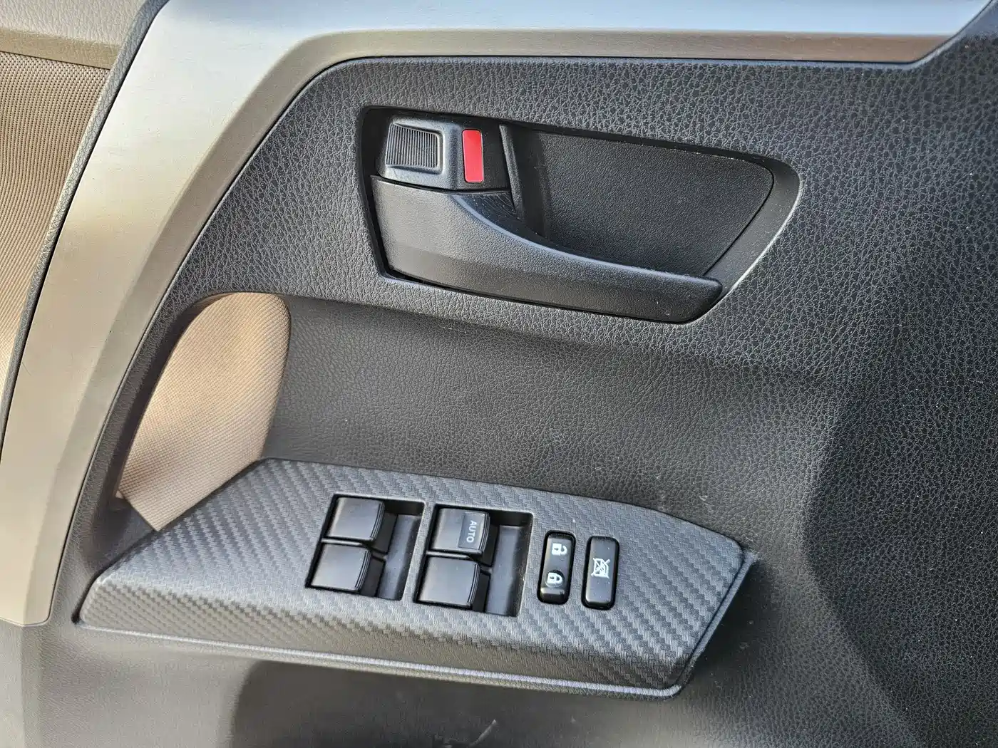 Toyota RAV4 Rongfang 2015 2.0L CVT 2WD Trend Edition фото 12
