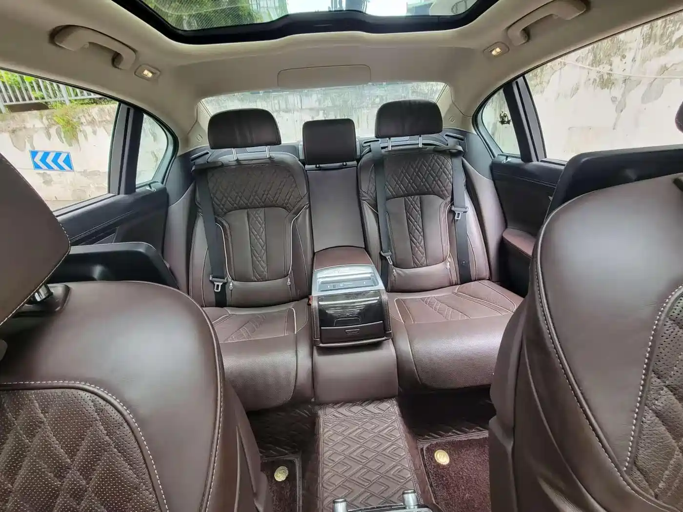 BMW 7 Series 2016 730Li Leading фото 12