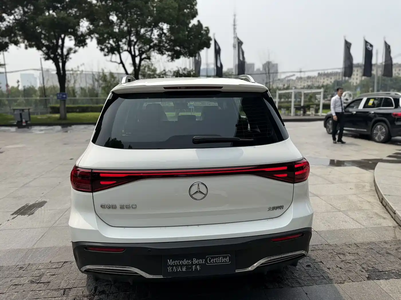 Mercedes-Benz EQB 2026 2025 EQB 260