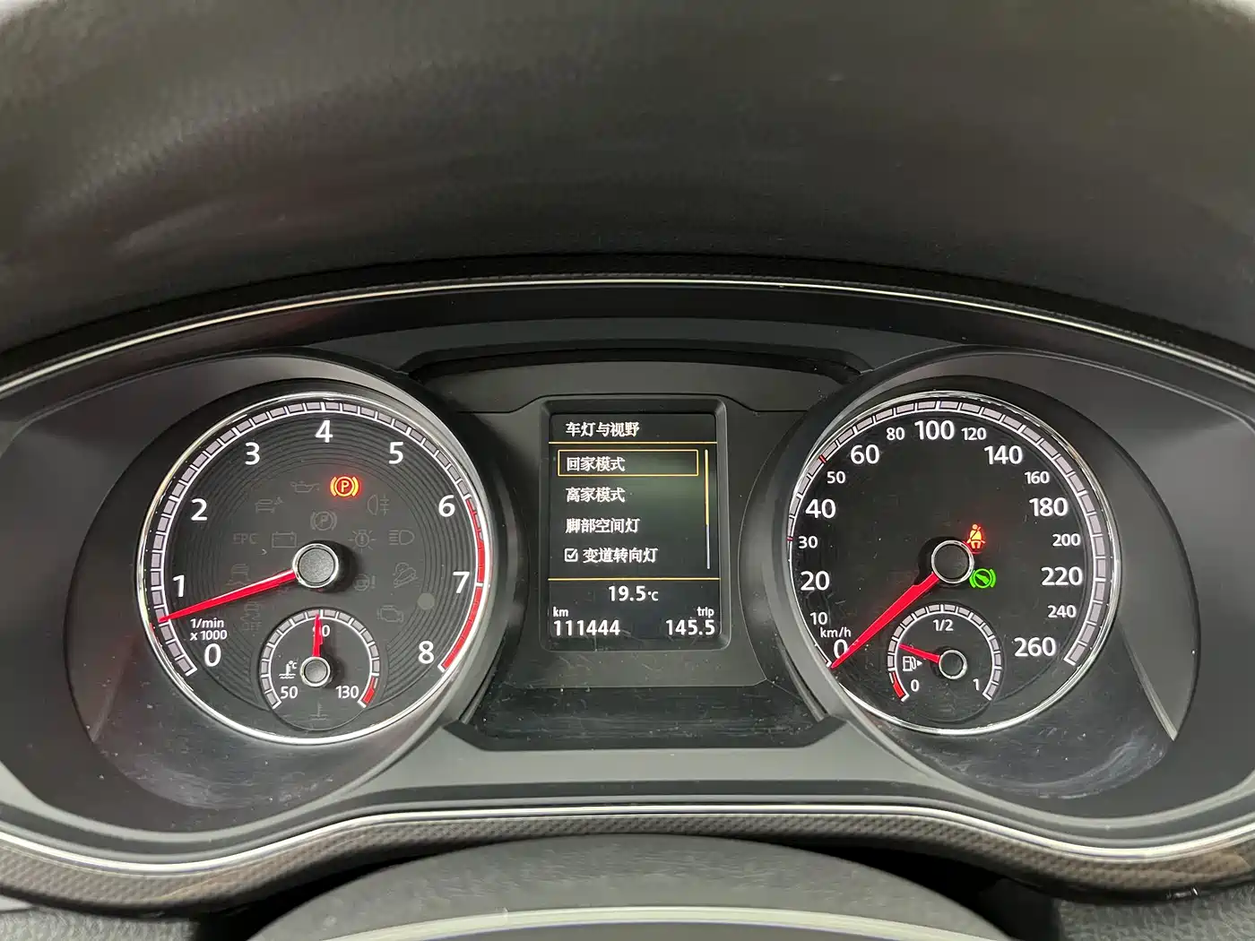 Volkswagen Passat 2017 330TSI DSG Luxury фото 18