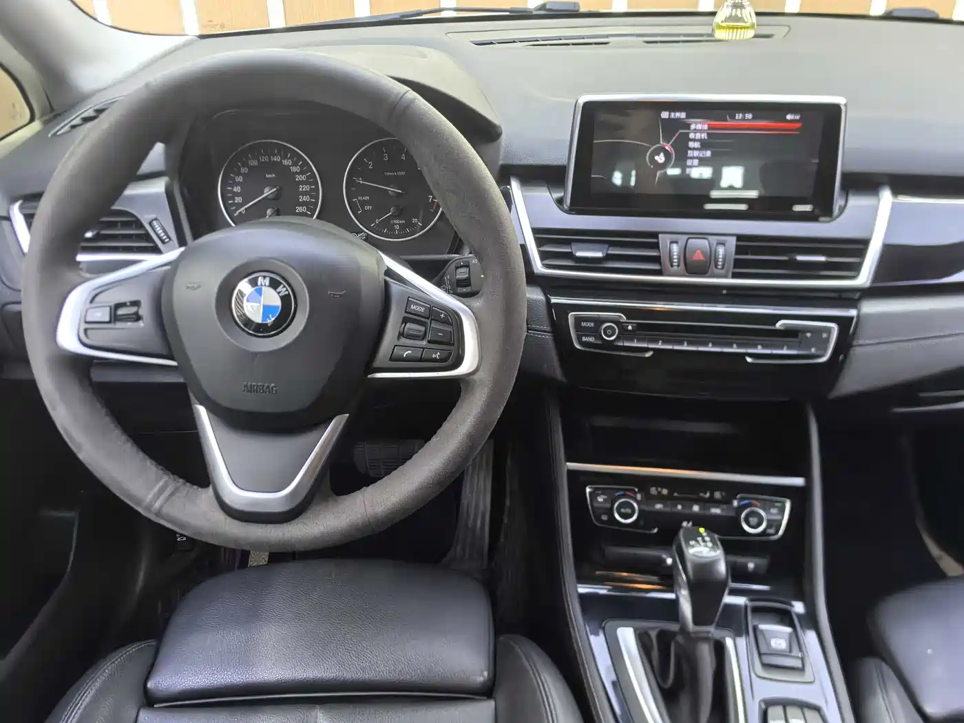 BMW 2 Series Touring 2016 218i Sport Design Package фото 7