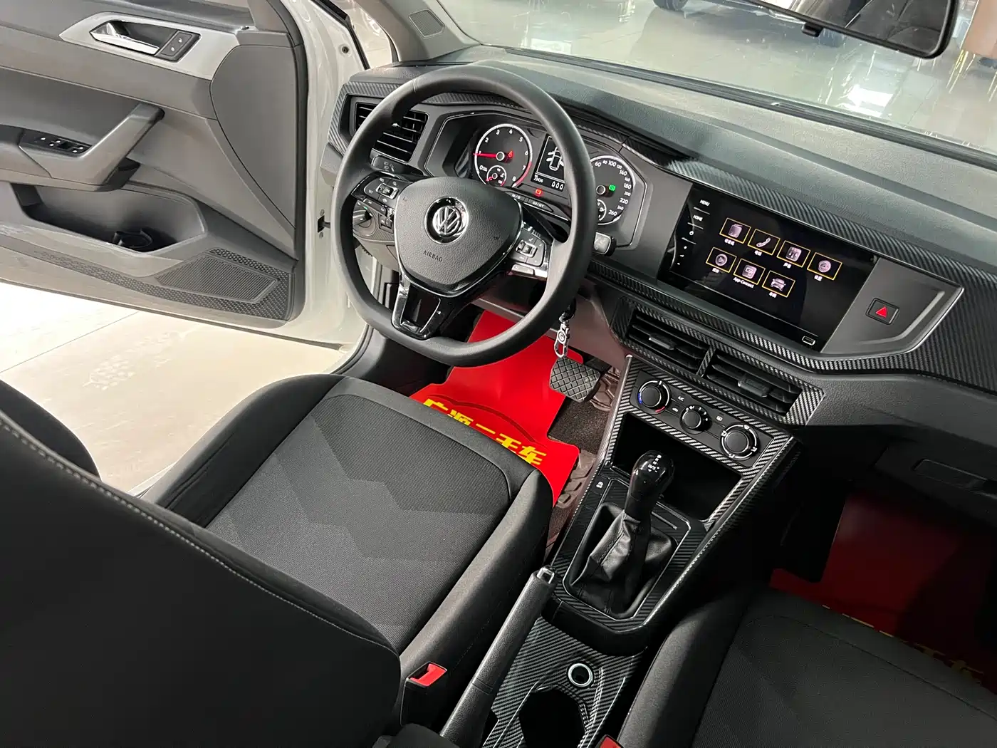 Volkswagen Polo 2019 Plus 1.5L Automatic Panorama Enjoyment Edition фото 15