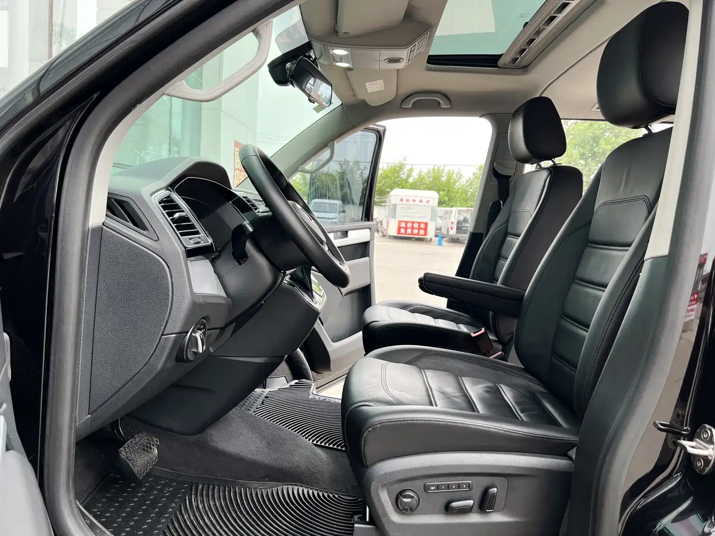 Volkswagen Multivan 2016 2.0TSI 4WD Prestige 7-Seater фото 20