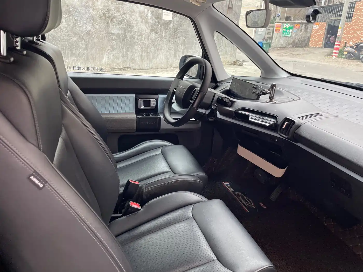 BAOJUN E300