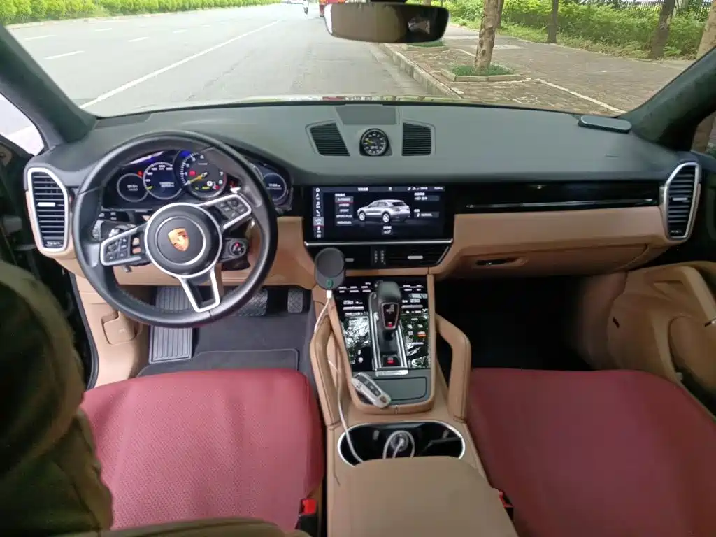 Photo 5 - Porsche Cayenne New Energy