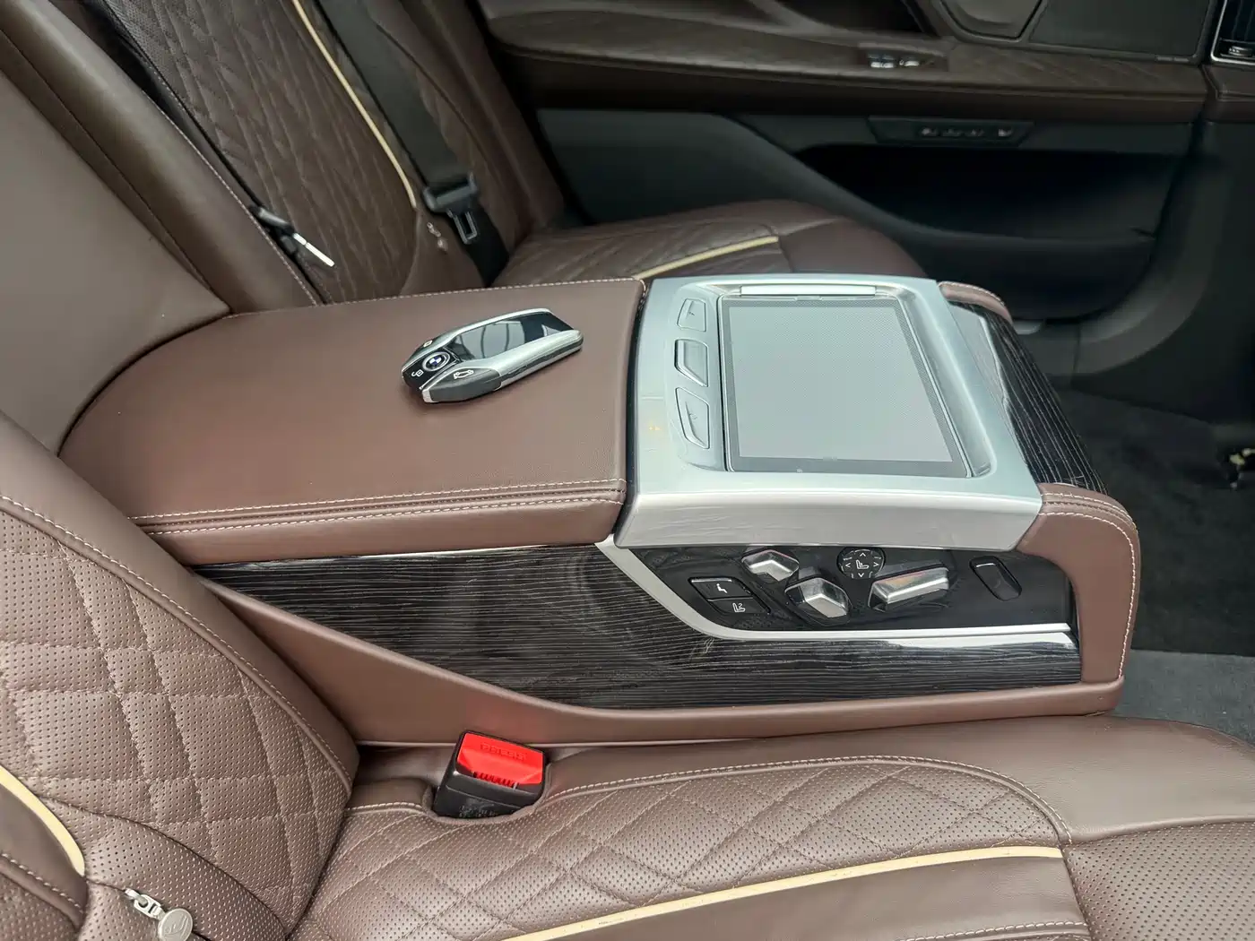 BMW 7 Series 2019 740Li Exclusive M Sport Package фото 16
