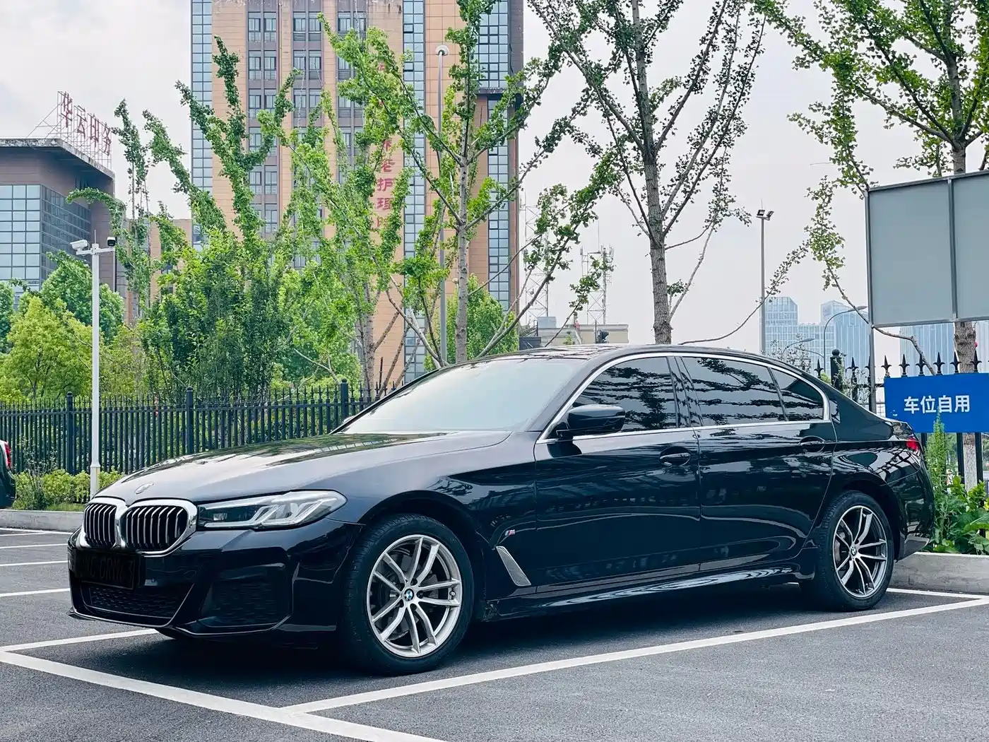 BMW 5 Series 2021 525Li M Sport Package