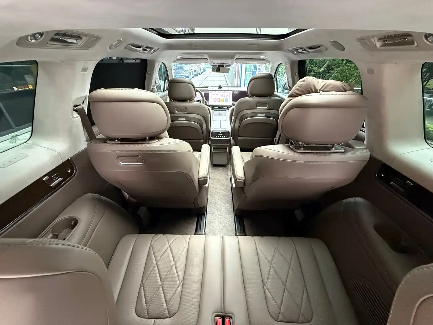 AITO Wenjie AITO M9 2024 Range Extender Max Edition 42kWh 6-seater фото 17