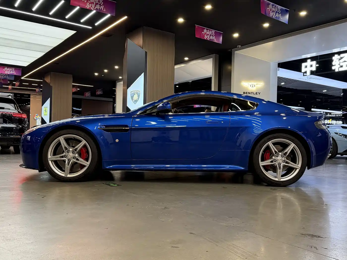 Aston Martin V8 Vantage 2017 2016 4.7L Coupe
