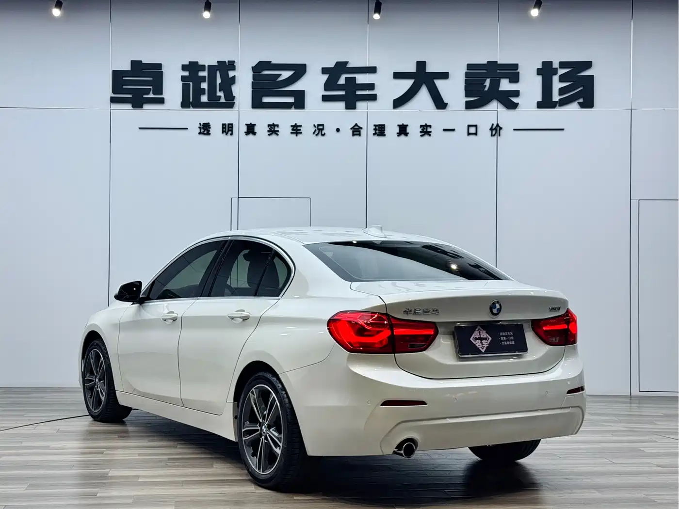 BMW 1 Series 2019 118i Fashion Edition фото 5