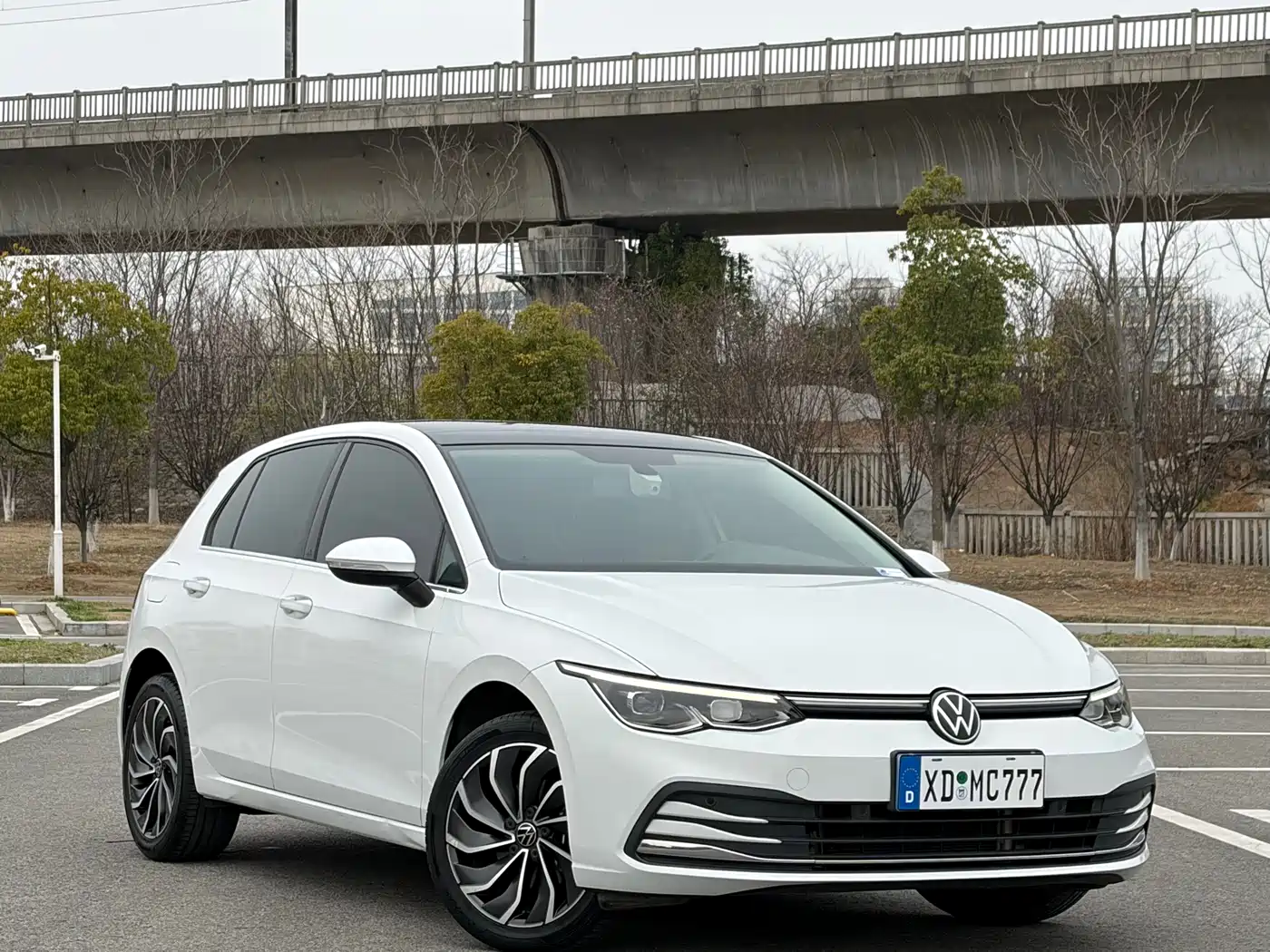 Volkswagen Golf 2023 Facelift 200TSI DSG Pro фото 3
