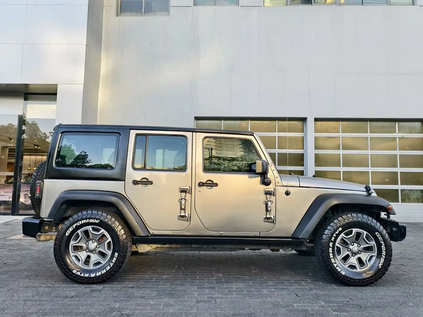 Фото 4 - Jeep Wrangler