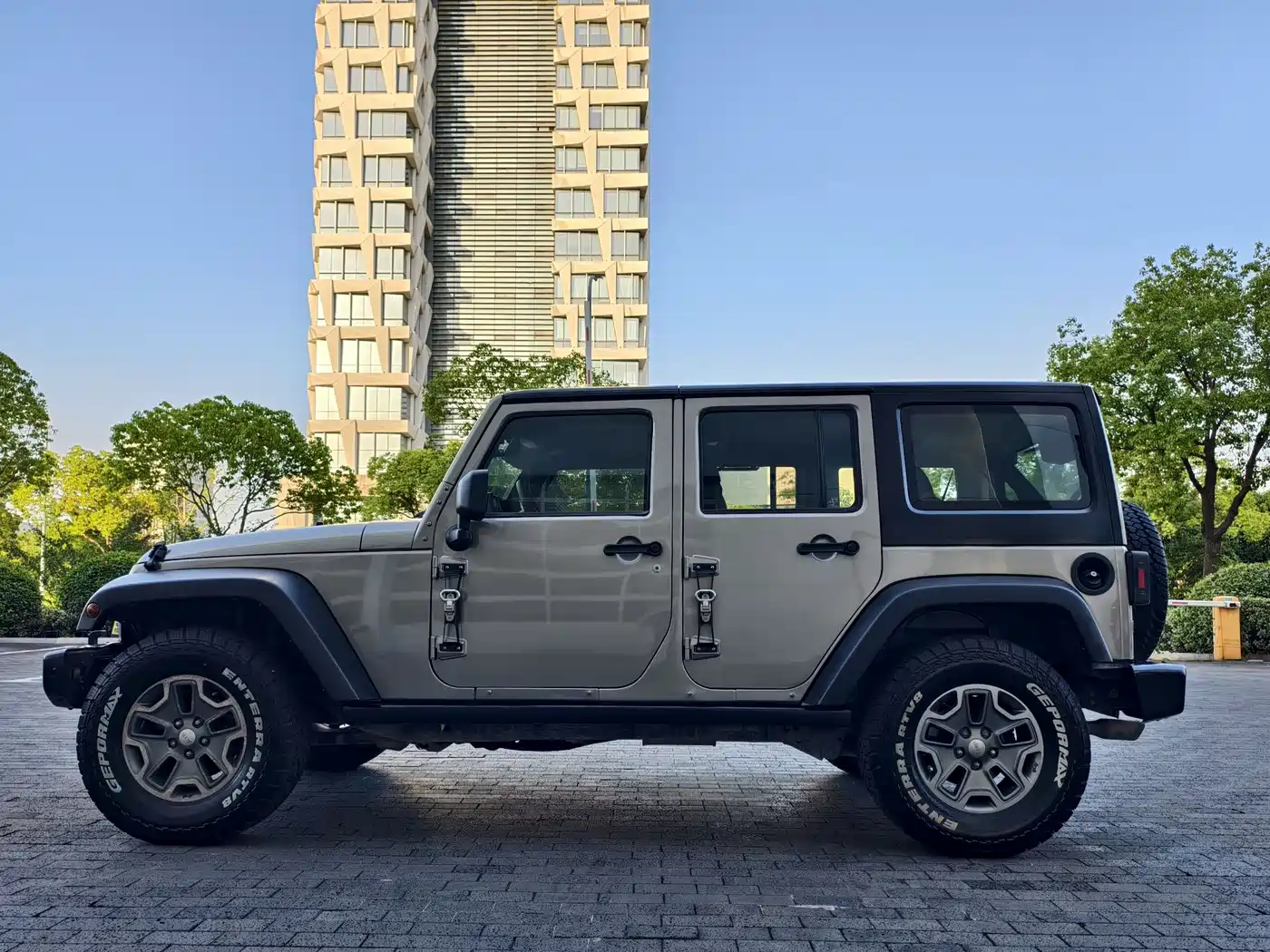 Фото 8 - Jeep Wrangler