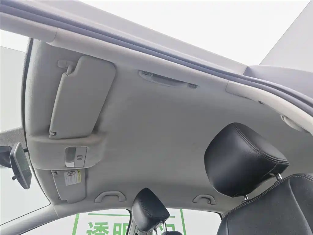 Volkswagen Polo 2014 1.4L Automatic Comfort Edition фото 14
