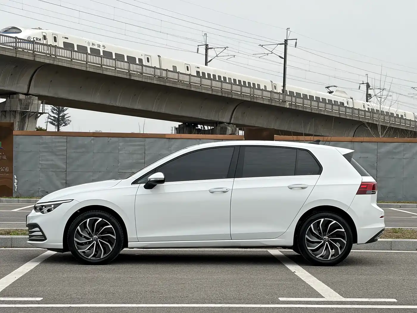 Volkswagen Golf 2023 Facelift 200TSI DSG Pro фото 7