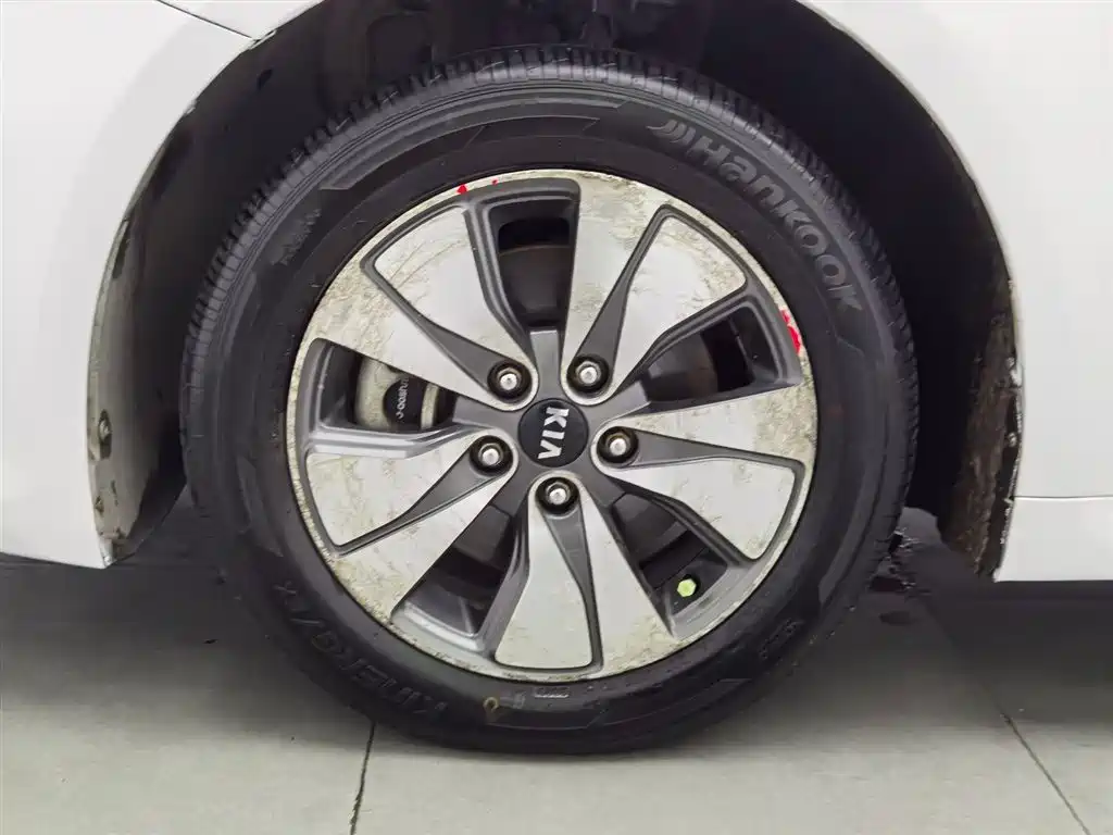 Kia K5 2016 2.0L Hybrid GLS фото 17
