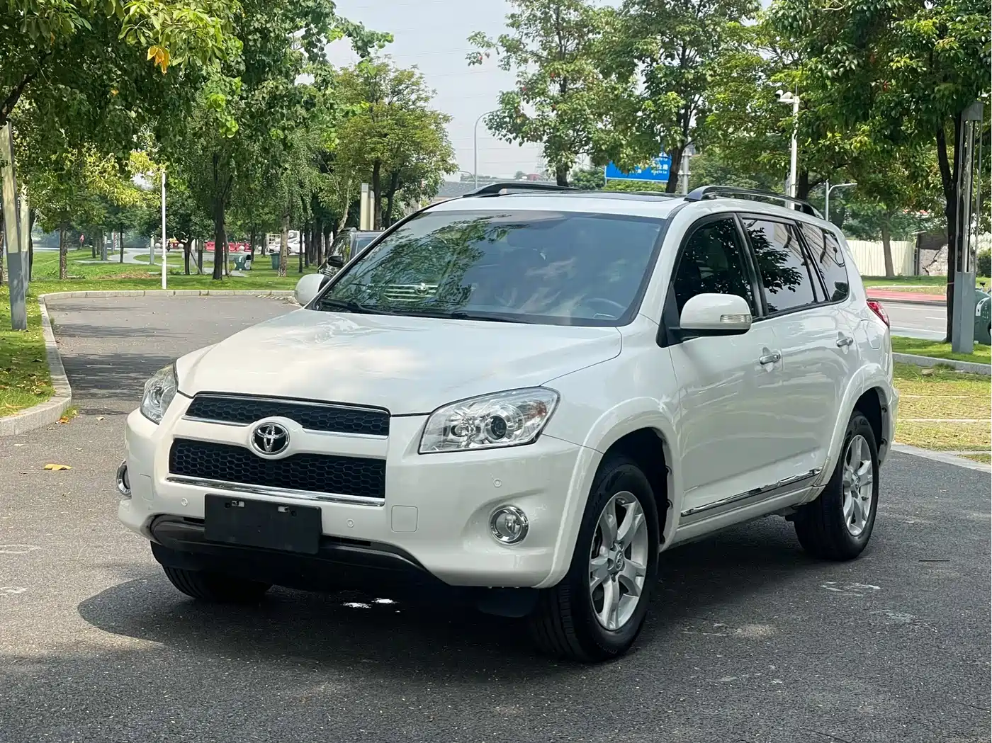 Фото 1 - Toyota RAV4