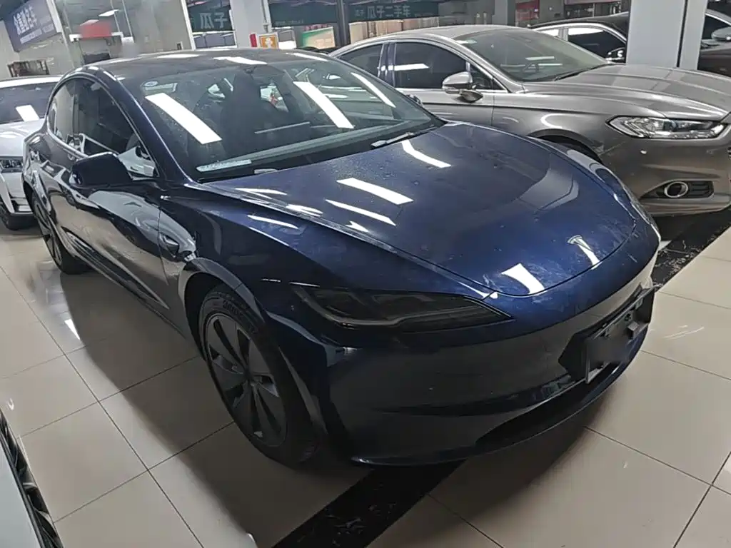 Фото 4 - Tesla Model 3