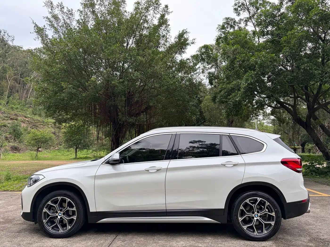 BMW X1 2022 sDrive20Li Fashion фото 4