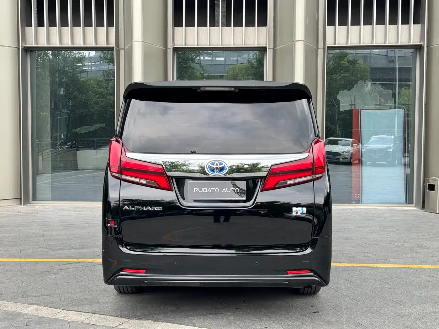 Toyota Alphard 2019 Hybrid 2.5L Luxury фото 6