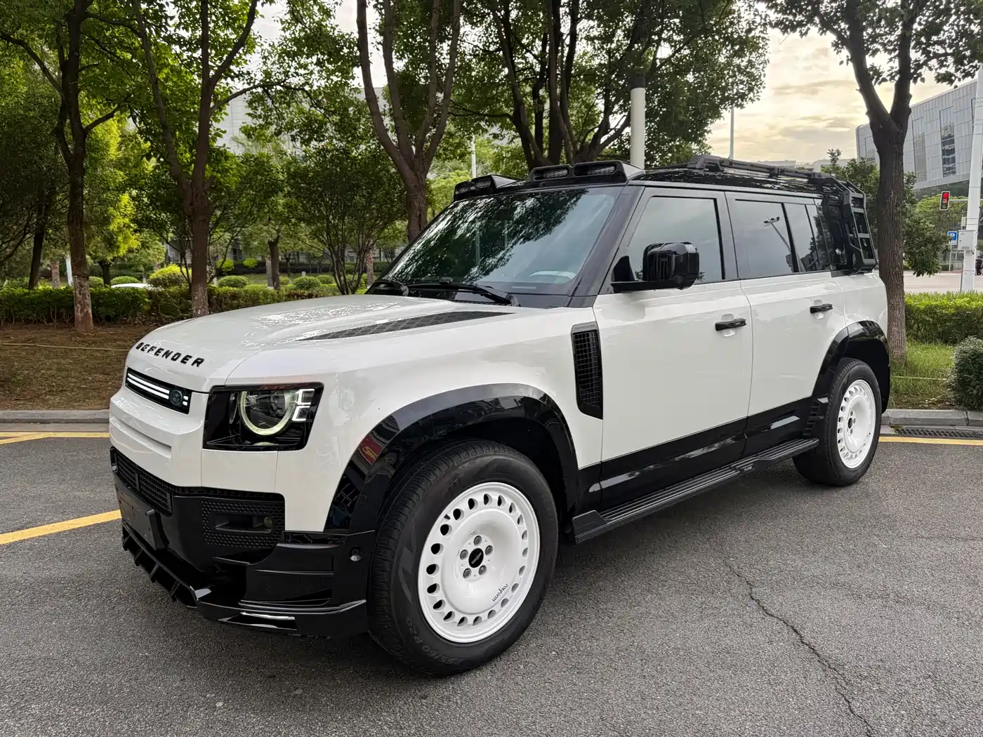 Land Rover Defender 2023 110 3.0T P400 75th Anniversary Legend Edition