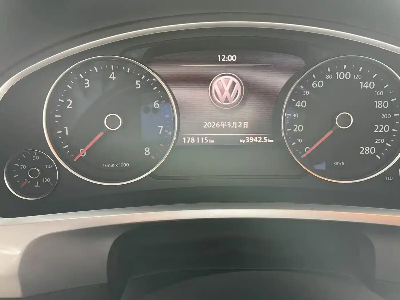 Volkswagen Touareg 2014 3.0TSI Black Explorer фото 18