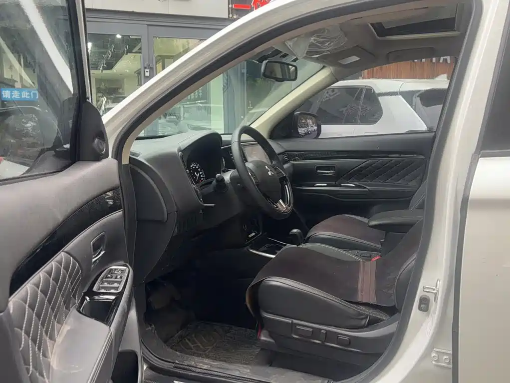 Mitsubishi Outlander 2022 2021 2.0L 2WD Smooth Ride Version 5-Seater
