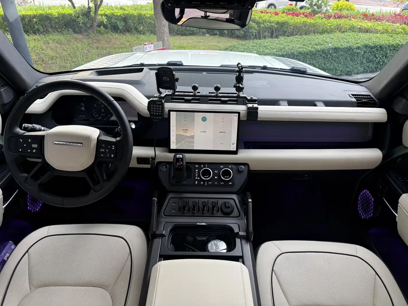 Land Rover Defender 2023 110 3.0T P400 75th Anniversary Legend Edition фото 9