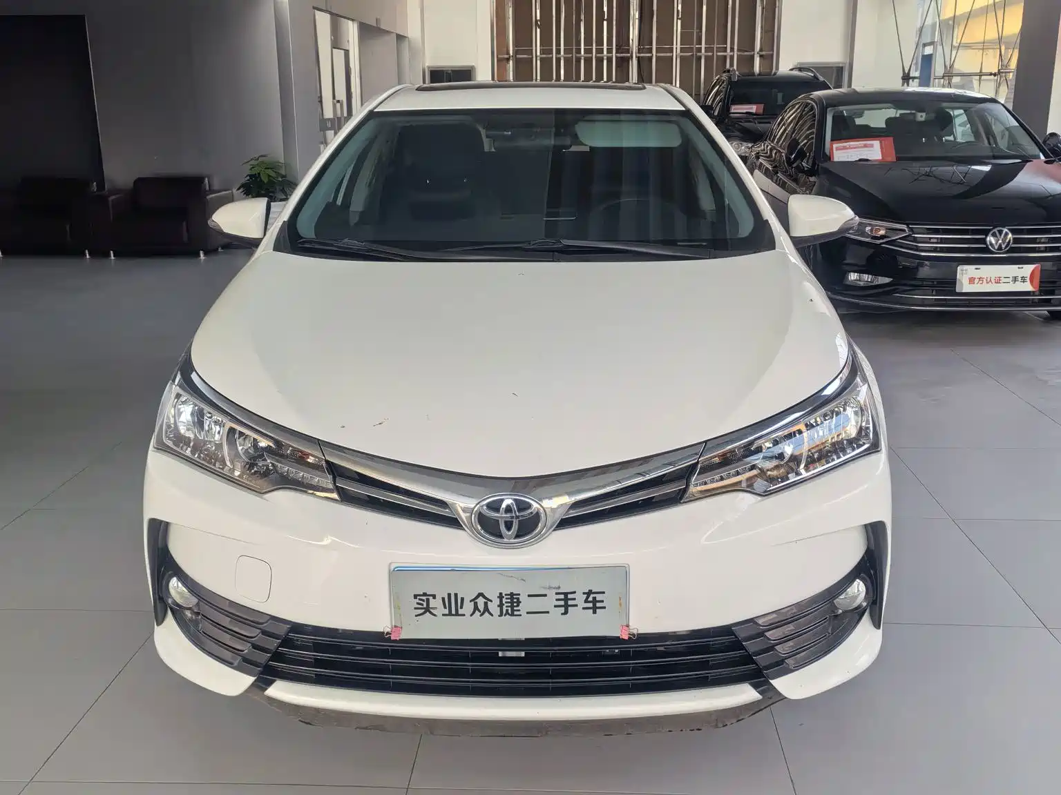 Photo 2 - Toyota Corolla
