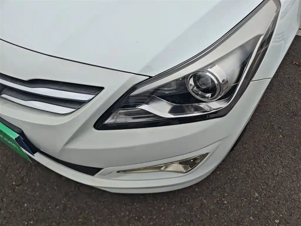 Hyundai Verna 2014 1.4L Automatic Leading GLX фото 24