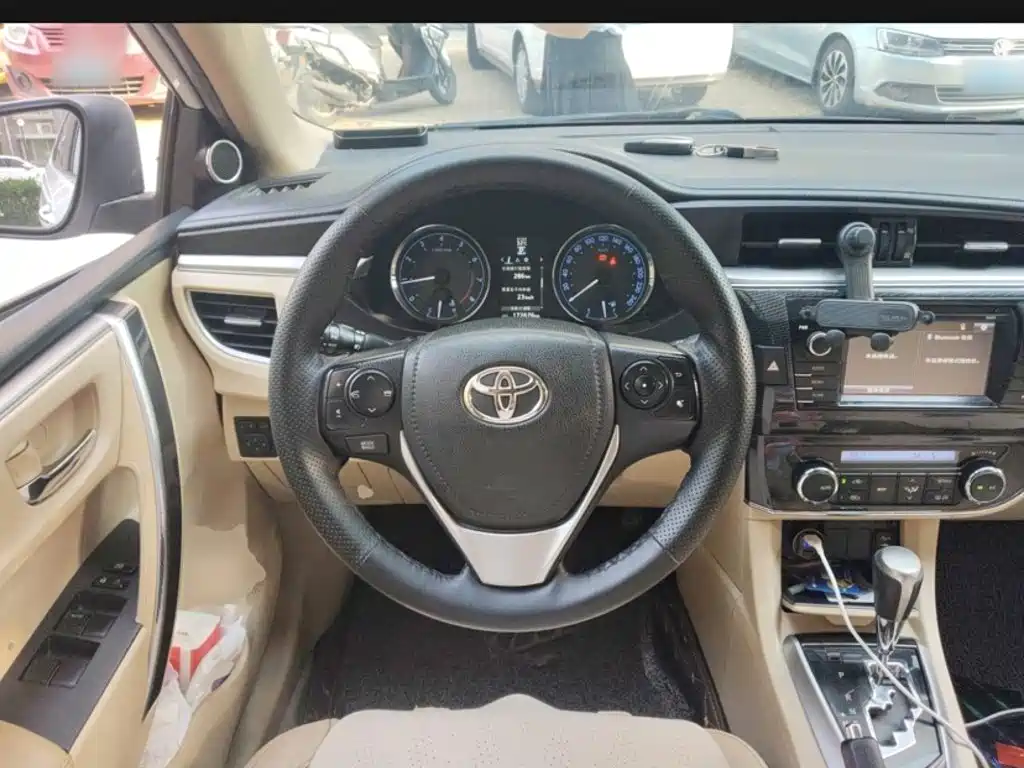 Фото 14 - Toyota Corolla