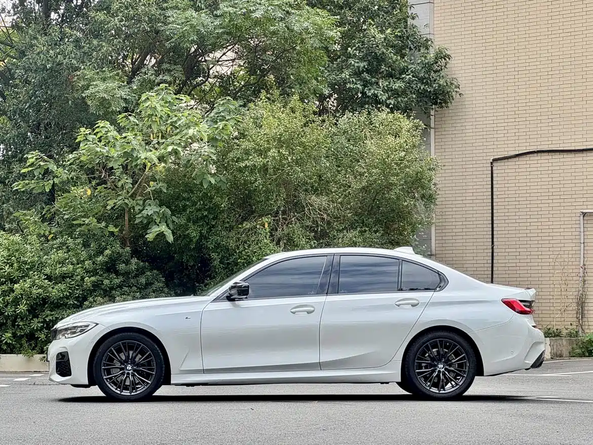 BMW 3-SERIES