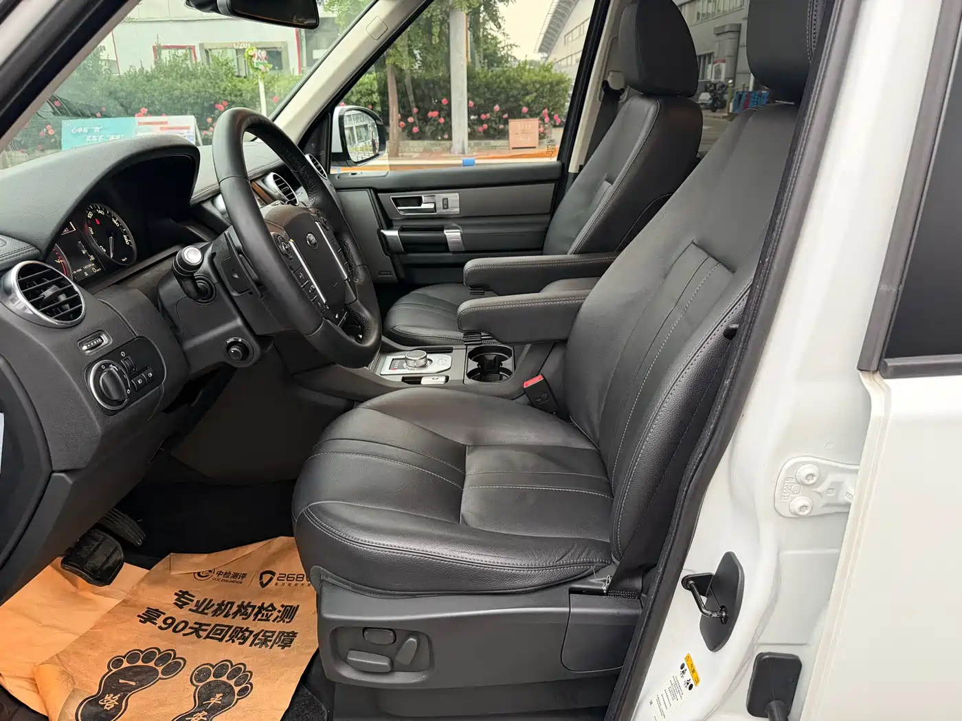 Land Rover Discovery 2014 3.0 SC V6 HSE фото 16