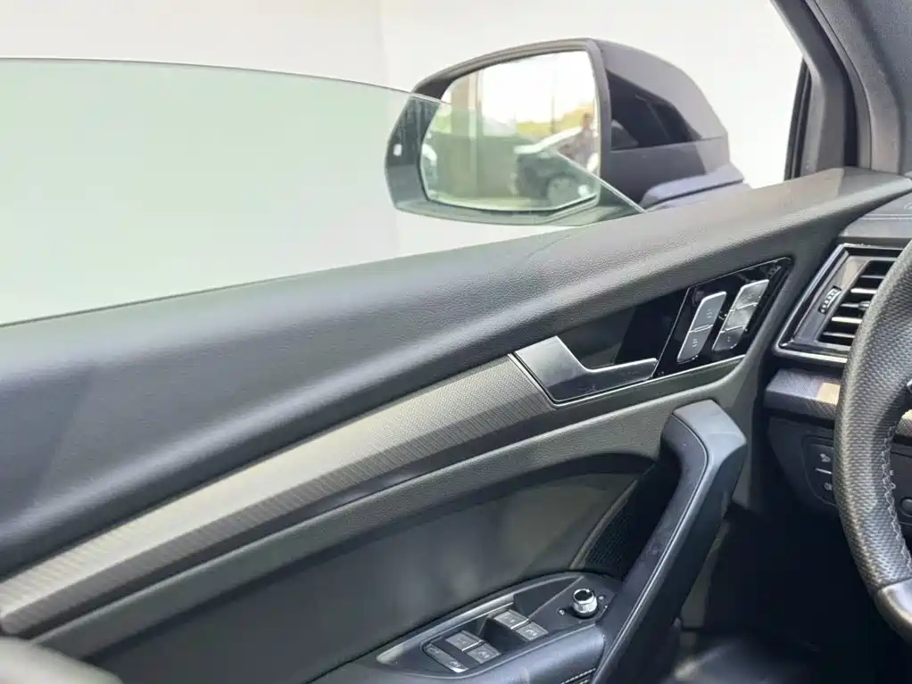 Photo 19 - Audi Q5L
