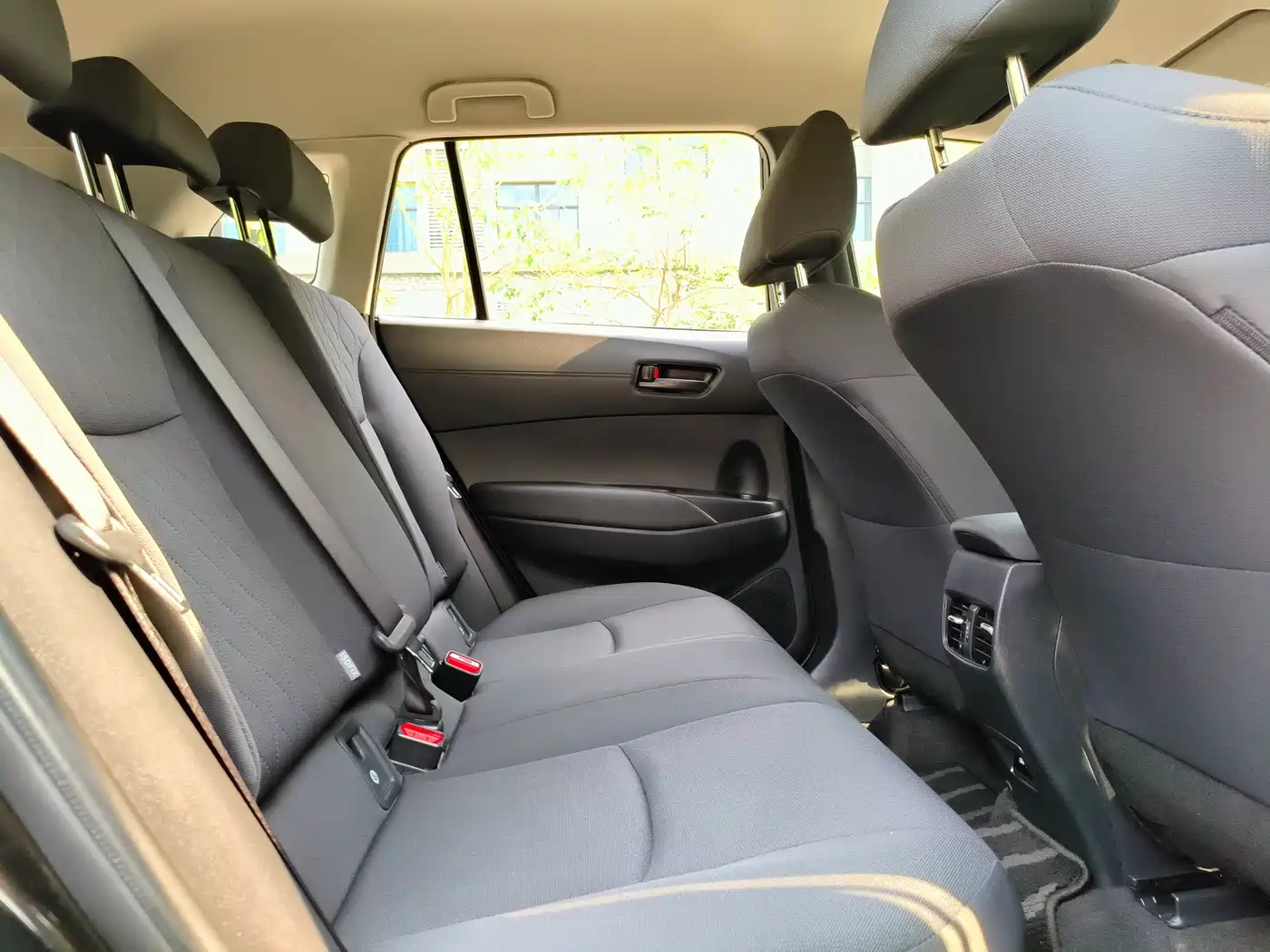 Toyota Corolla Cross 2023 Hybrid 2.0L Pioneer Edition фото 9