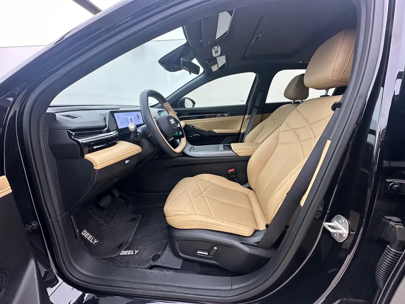 Geely Galaxy Galaxy L6 2024 125km PLUS Soaring Dragon Edition фото 4